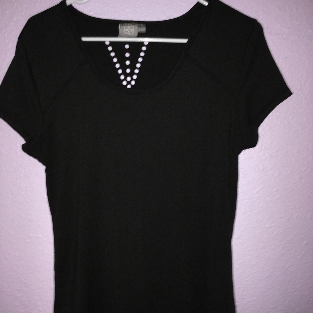 black workout shirt